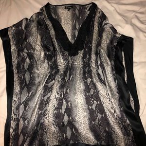 Bebe Flowey sleeve dress